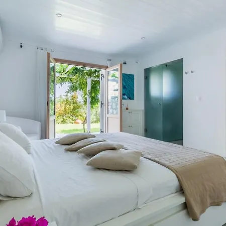 Modern With Private Swimming Pool *