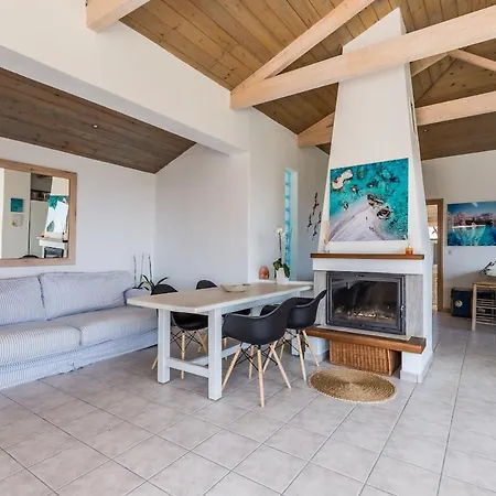 Modern With Private Swimming Pool